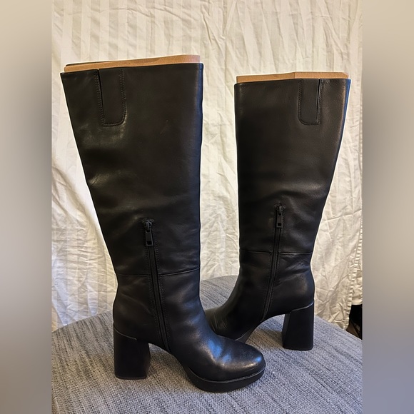 New in box LEATHER comfortable heeled boots! - Picture 5 of 17
